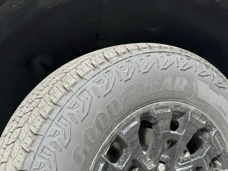 2026 GMC Canyon Elevation, hnědá, 67 km, dovoz Kanada — foto 7 z 12