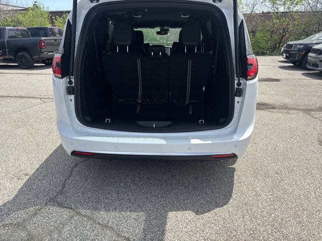 2027 Chrysler Pacifica Select, bílá, 34 km, dovoz Kanada — foto 10 z 11