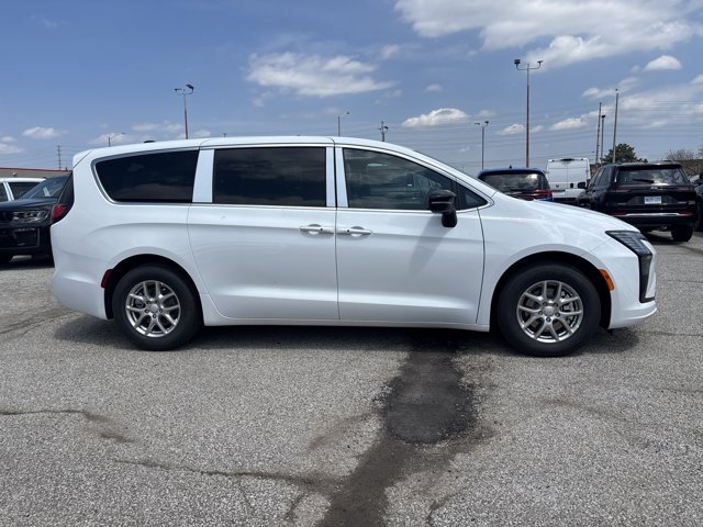 2027 Chrysler Pacifica Select, bílá, 34 km, dovoz Kanada — foto 4 z 11