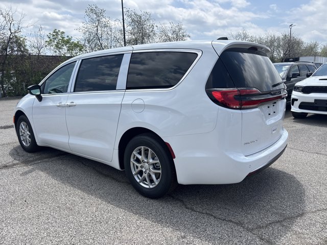 2027 Chrysler Pacifica Select, bílá, 34 km, dovoz Kanada — foto 8 z 11
