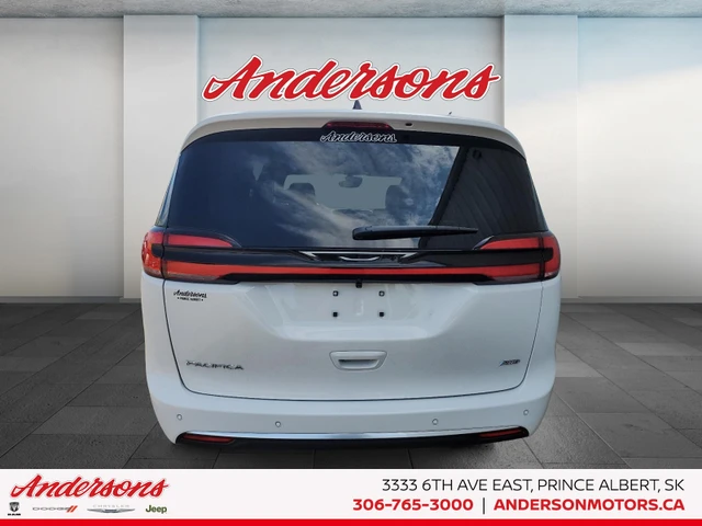 2027 Chrysler Pacifica SELECT AWD, bílá, 30 km, dovoz Kanada — foto 3 z 5