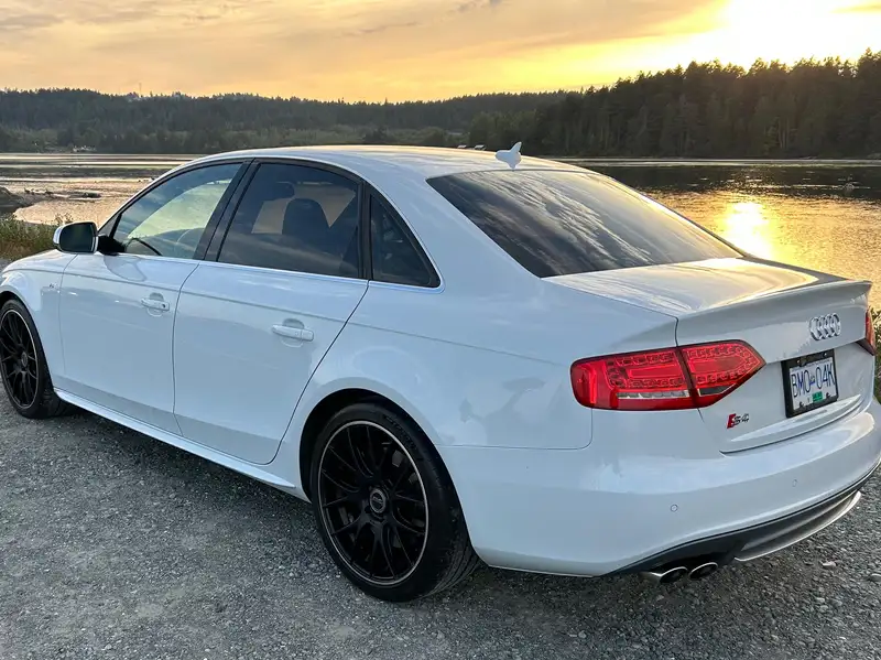 2012 Audi S4 Premium Plus, bílá, 100 960 km, dovoz Kanada — foto 2 z 12