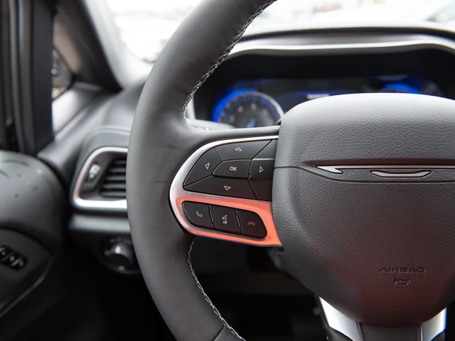 2027 Chrysler Pacifica Select*, černá, dovoz Kanada — foto 11 z 20