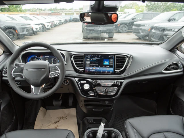 2027 Chrysler Pacifica Select*, černá, dovoz Kanada — foto 9 z 20