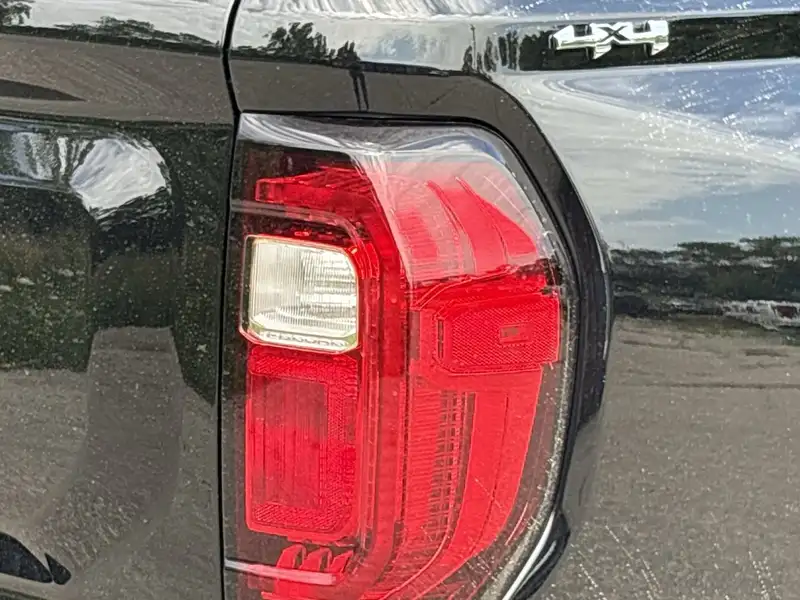 2026 GMC Canyon Elevation, černá, 7 km, dovoz Kanada — foto 12 z 12