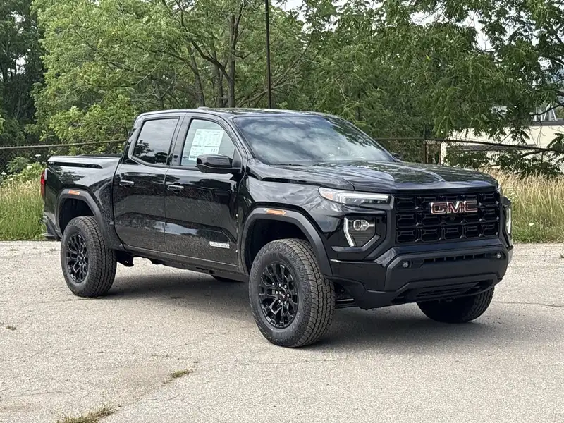 2026 GMC Canyon Elevation, černá, 7 km, dovoz Kanada — foto 2 z 12