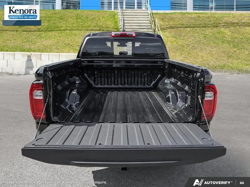 2026 GMC Canyon Elevation, černá, 90 km, dovoz Kanada — foto 7 z 12
