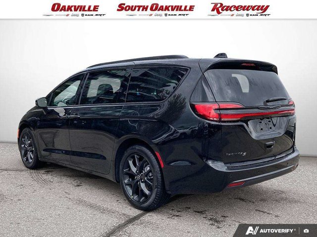 2026 Chrysler Pacifica Select, černá, dovoz Kanada — foto 4 z 5