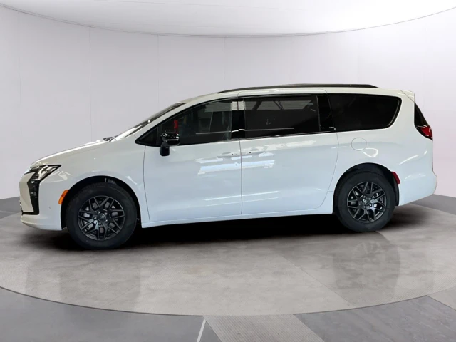 2027 Chrysler Pacifica Select AWD, bílá, dovoz Kanada — foto 2 z 20