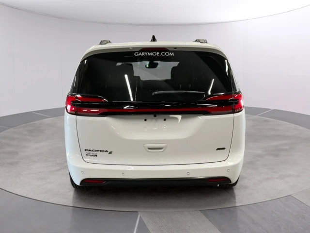 2027 Chrysler Pacifica Select AWD, bílá, dovoz Kanada — foto 4 z 20