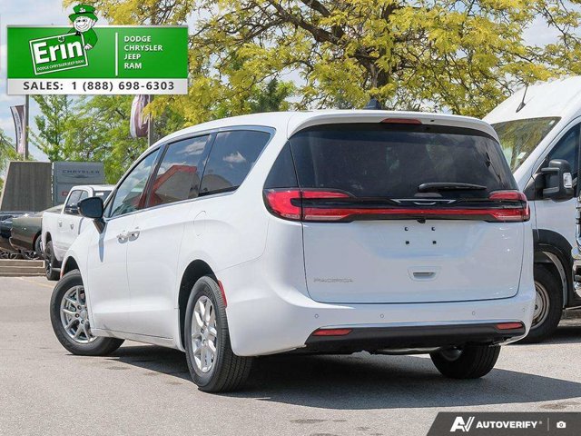 2027 Chrysler Pacifica Select, bílá, dovoz Kanada — foto 4 z 5