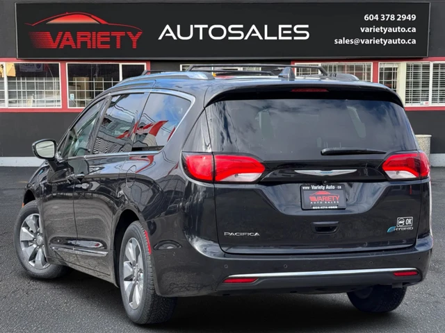 2017 Chrysler Pacifica WGN, černá, 129 891 km, dovoz Kanada — foto 3 z 5