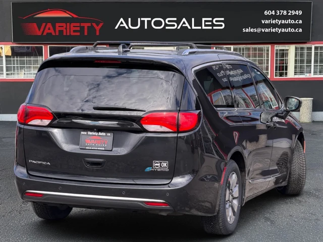 2017 Chrysler Pacifica WGN, černá, 129 891 km, dovoz Kanada — foto 4 z 5