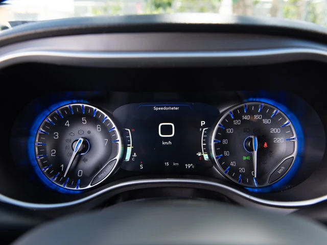 2027 Chrysler Pacifica Select*, bílá, dovoz Kanada — foto 11 z 20