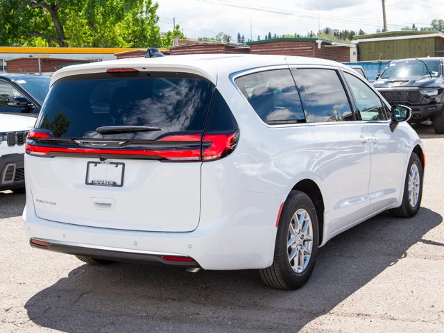 2027 Chrysler Pacifica Select*, bílá, dovoz Kanada — foto 5 z 20