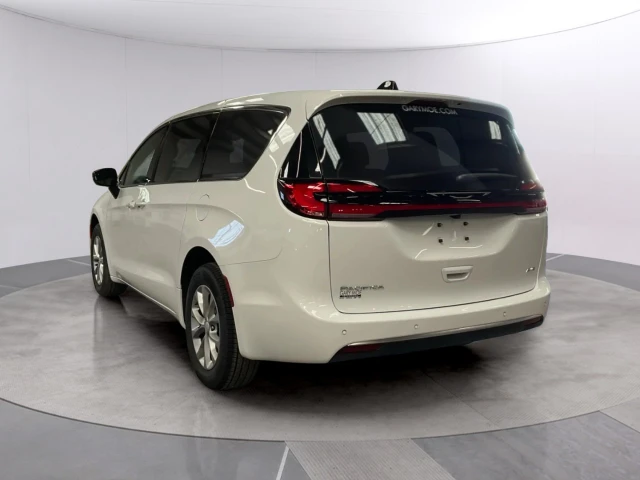 2027 Chrysler Pacifica Select AWD, bílá, 24 km, dovoz Kanada — foto 3 z 5