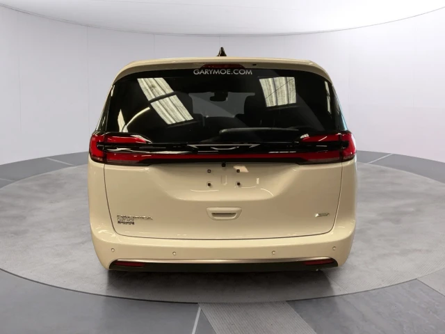 2027 Chrysler Pacifica Select AWD, bílá, 24 km, dovoz Kanada — foto 4 z 5