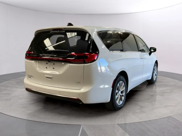 2027 Chrysler Pacifica Select AWD, bílá, 24 km, dovoz Kanada — foto 5 z 5
