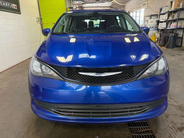 2019 Chrysler Pacifica, 111 908 km, dovoz Kanada — foto 2 z 5
