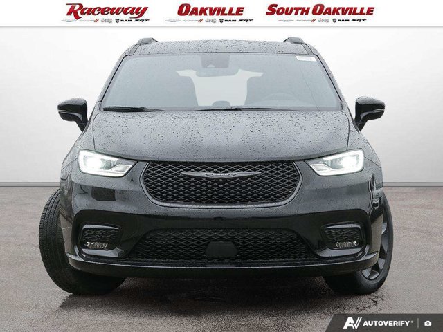 2026 Chrysler Pacifica Select, černá, dovoz Kanada — foto 2 z 5