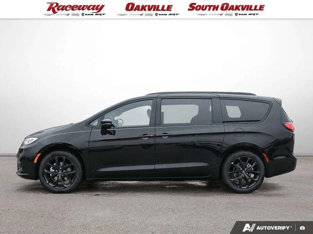 2026 Chrysler Pacifica Select, černá, dovoz Kanada — foto 4 z 5