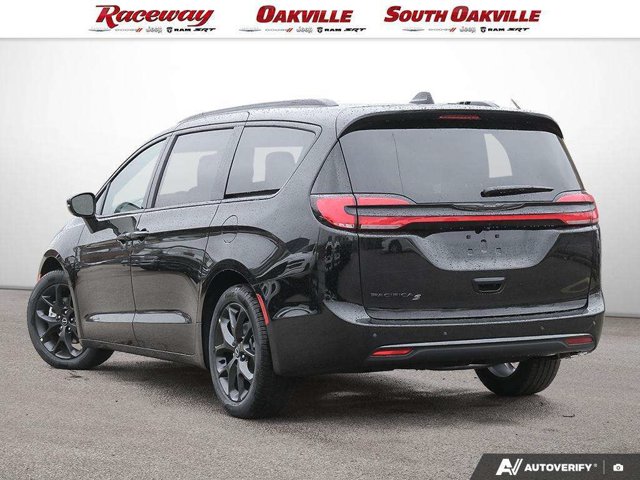 2026 Chrysler Pacifica Select, černá, dovoz Kanada — foto 5 z 5