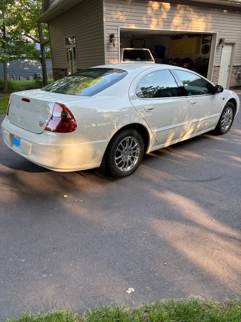2002 Chrysler 300, bílá, 24 901 km, dovoz Kanada — foto 4 z 5