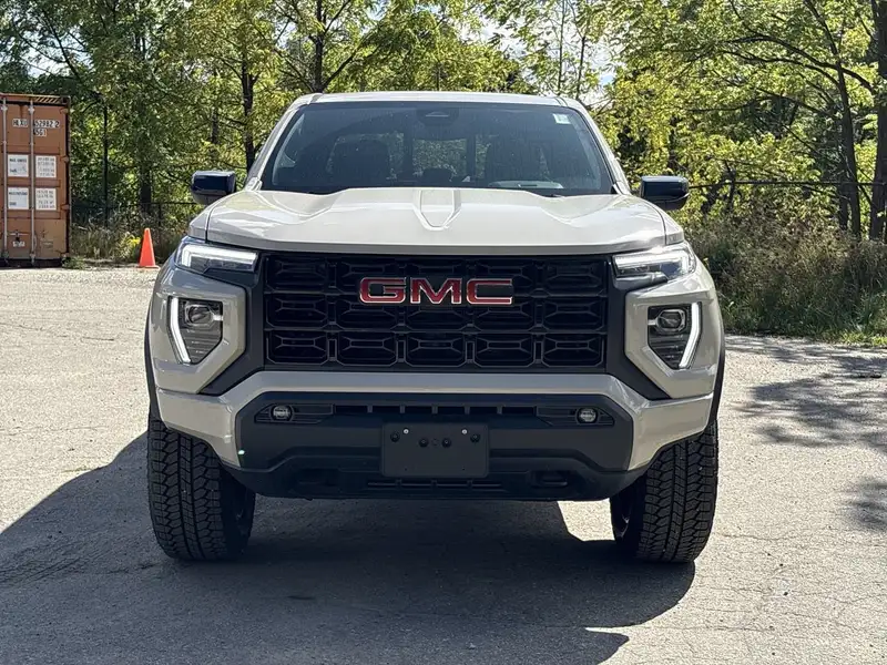 2026 GMC Canyon Elevation, hnědá, 45 km, dovoz Kanada — foto 3 z 12