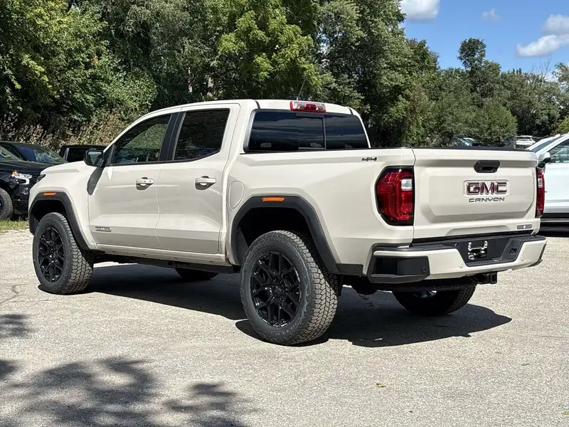 2026 GMC Canyon Elevation, hnědá, 45 km, dovoz Kanada — foto 6 z 12
