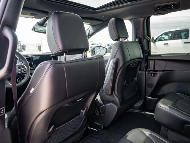 2027 Chrysler Pacifica Select, černá, 14 km, dovoz Kanada — foto 15 z 20
