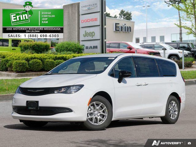 2026 Chrysler Voyager LX, bílá, dovoz Kanada — foto 2 z 5