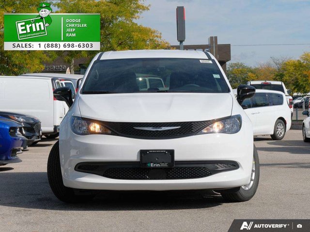 2026 Chrysler Voyager LX, bílá, dovoz Kanada — foto 3 z 5