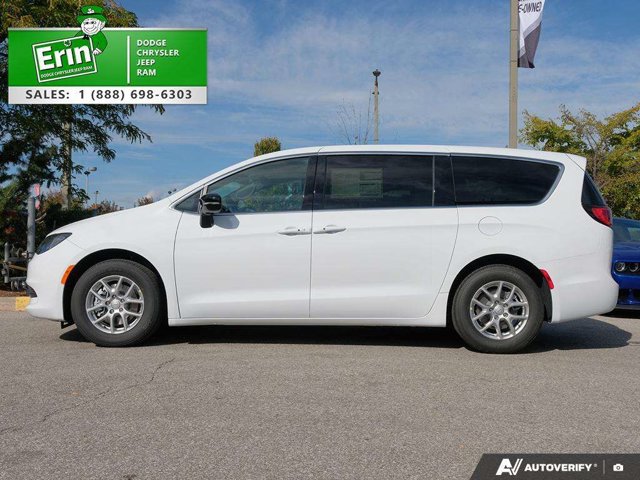 2026 Chrysler Voyager LX, bílá, dovoz Kanada — foto 4 z 5