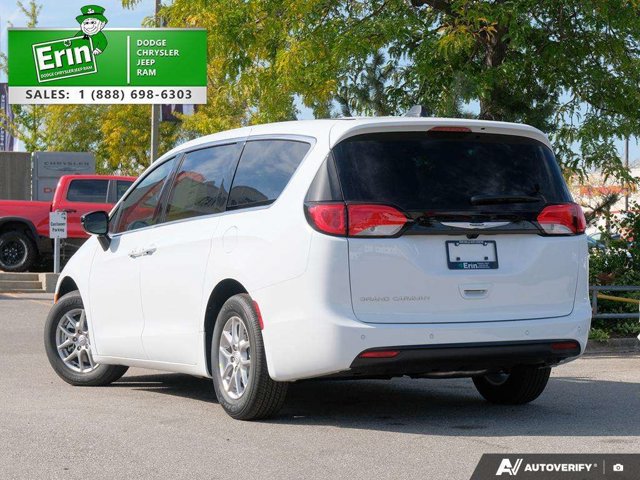 2026 Chrysler Voyager LX, bílá, dovoz Kanada — foto 5 z 5