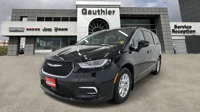 2026 Chrysler Pacifica Select, černá, 15 km, dovoz Kanada — foto 2 z 5