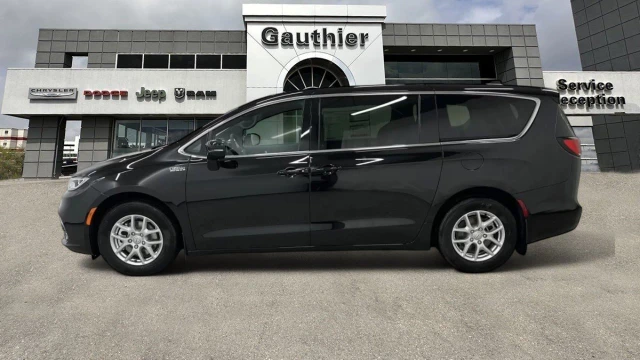 2026 Chrysler Pacifica Select, černá, 15 km, dovoz Kanada — foto 3 z 5