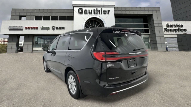 2026 Chrysler Pacifica Select, černá, 15 km, dovoz Kanada — foto 4 z 5