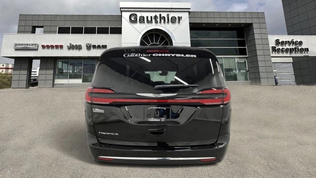 2026 Chrysler Pacifica Select, černá, 15 km, dovoz Kanada — foto 5 z 5
