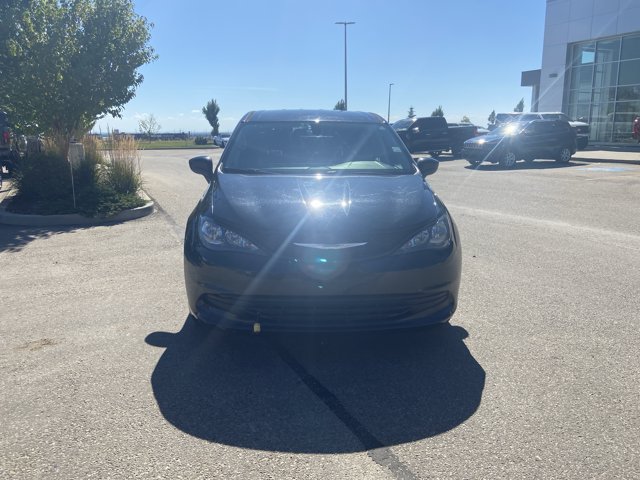 2018 Chrysler Pacifica, černá, 65 028 km, dovoz Kanada — foto 2 z 5