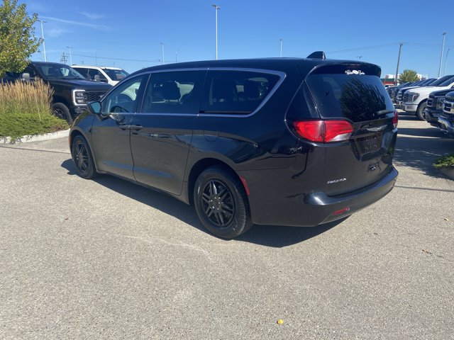 2018 Chrysler Pacifica, černá, 65 028 km, dovoz Kanada — foto 4 z 5