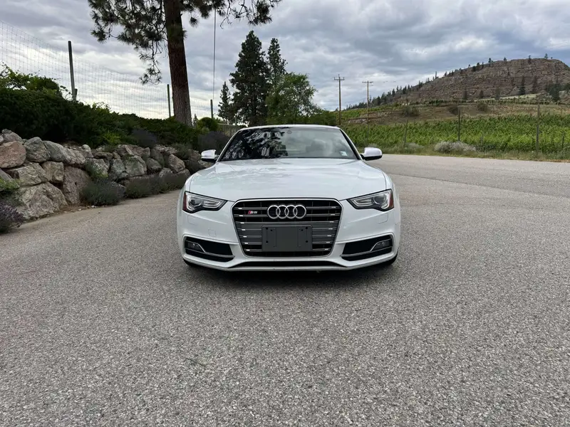 2013 Audi S5 3.0 Supercharged, bílá, 134 874 km, dovoz Kanada — foto 11 z 12