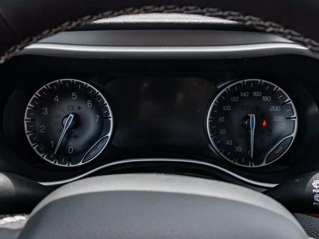 2027 Chrysler Pacifica Select, černá, 14 km, dovoz Kanada — foto 4 z 20