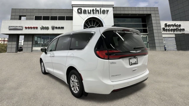 2026 Chrysler Pacifica Select, bílá, 15 km, dovoz Kanada — foto 4 z 5