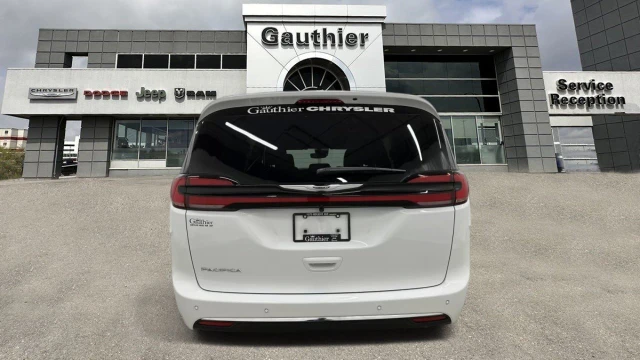 2026 Chrysler Pacifica Select, bílá, 15 km, dovoz Kanada — foto 5 z 5