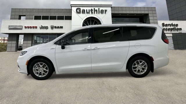 2026 Chrysler Pacifica Select, bílá, 15 km, dovoz Kanada — foto 3 z 5