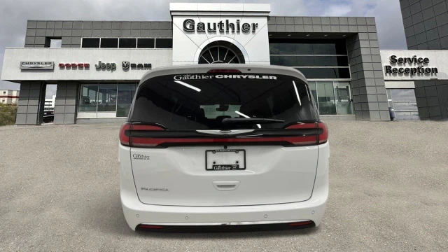 2026 Chrysler Pacifica Select, bílá, 15 km, dovoz Kanada — foto 5 z 5