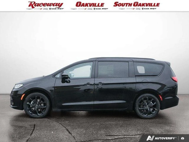 2026 Chrysler Pacifica Select, černá, dovoz Kanada — foto 4 z 5