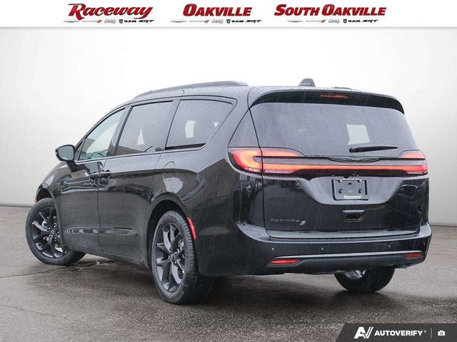 2026 Chrysler Pacifica Select, černá, dovoz Kanada — foto 5 z 5
