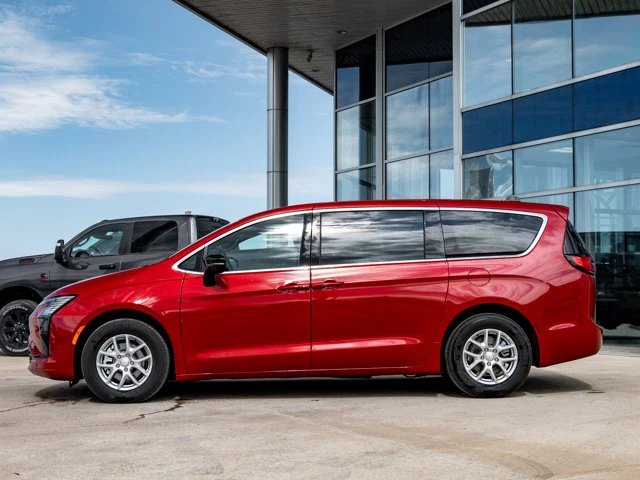 2027 Chrysler Pacifica Select, červená, 12 km, dovoz Kanada — foto 5 z 20