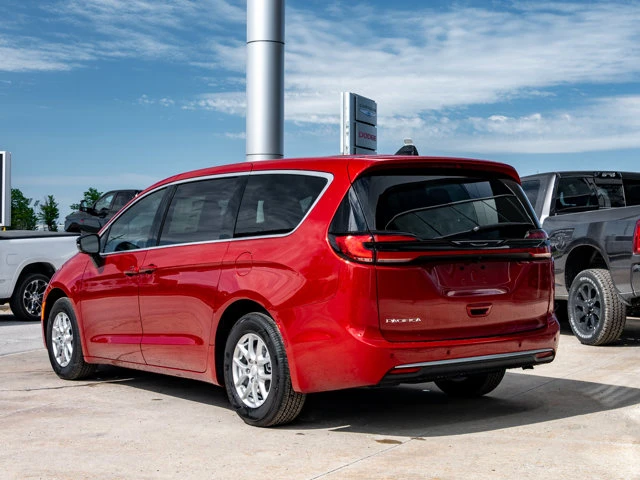 2027 Chrysler Pacifica Select, červená, 12 km, dovoz Kanada — foto 6 z 20